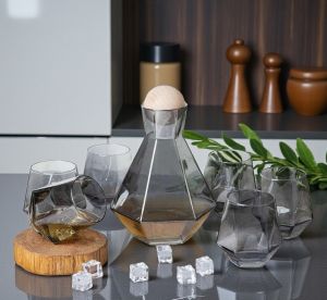 СЕТ ЗА УИСКИ 7 ЧАСТИ С НАКЛОНЕНИ ЧАШИ /гарафа+6 чаши/ - НЮАНСИ НА ПУШЕК