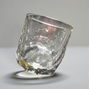 НАКЛОНЕНА ЧАША ЗА УИСКИ 6 броя - РОК ЕНД РОЛ