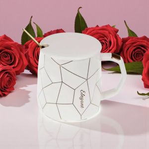 ЧАША С КАПАЧЕ И ЛЪЖИЧКА - ЧЕРНО-БЯЛА СТРАСТ