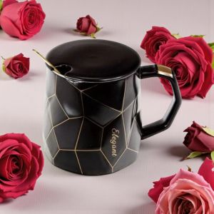 ЧАША С КАПАЧЕ И ЛЪЖИЧКА - ЧЕРНО-БЯЛА СТРАСТ