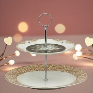 ПОРЦЕЛАНОВО ПЛАТО НА ДВЕ НИВА - БУКЕТ ОТ БЕЛИ ЛИЛИУМИ 