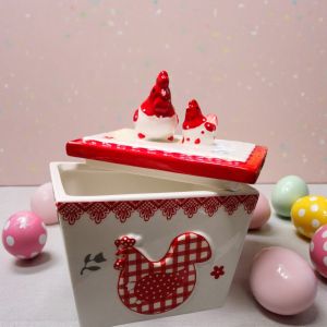 БУРКАН / КУТИЯ С ЧЕРВЕНИ КОКОШКИ - ЧЕРВЕНИ КАРЕТА