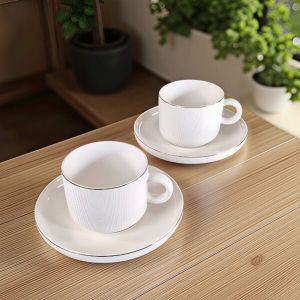 СЕРВИЗ ЗА КАФЕ / ЧАЙ  2 чаши + 2 чинийки - БЕЛИ ДЪРВЕСНИ НИШКИ