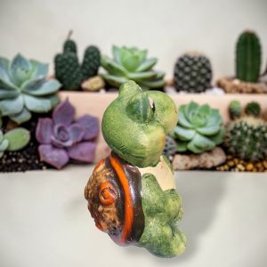 ФИГУРКА КОСТЕНУРЧЕ - С ЦВЕТЕ И УСМИВКА