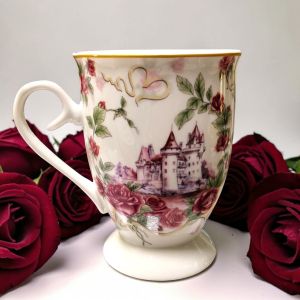 ЧАША 300мл В ПОДАРЪЧНА КУТИЯ - ЛЮБОВЕН ЗАМЪК ОТ РОЗИ