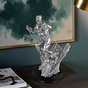 ФИГУРА СКИОР - ПО СНЕЖНИТЕ ПИСТИ НА ПЛАНИНАТА