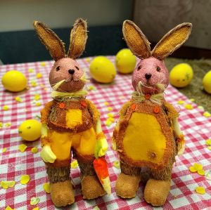 ДЕКОРАЦИЯ ЗАЕК / МОМЧЕ / 65СМ - ЗЕБЛО И КОНОП