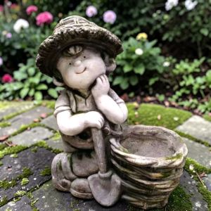 ГРАДИНСКА КАШПА С ФИГУРА МОМЧЕ 45см - ГРАДИНАТА НА ДЕТСТВОТО