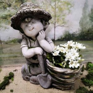 ГРАДИНСКА КАШПА С ФИГУРА МОМЧЕ 45см - ГРАДИНАТА НА ДЕТСТВОТО