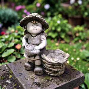 ГРАДИНСКА КАШПА С ФИГУРА МОМИЧЕ 45см - ГРАДИНАТА НА ДЕТСТВОТО