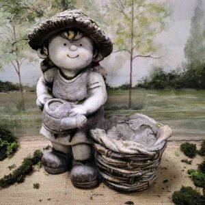 ГРАДИНСКА КАШПА С ФИГУРА МОМИЧЕ 45см - ГРАДИНАТА НА ДЕТСТВОТО