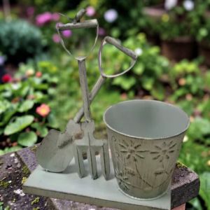 МЕТАЛНА ГРАДИНСКА КАШПА / ЦВЕТАРНИК - ЦВЕТНА СТРАСТ