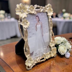 СВАТБЕНА РАМКА СЪС СЕДЕФЕНИ ЦВЕТЯ И КАМЪНИ - НЕЗАБРАВИМИЯТ ДЕН