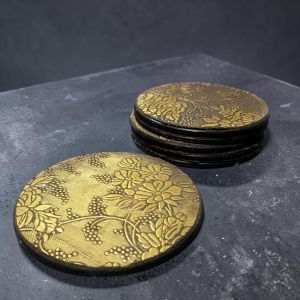 ПОДЛОЖКИ ЗА ЧАШИ КОМПЛЕКТ ОТ 6 броя КРЪГЛИ - ЗЛАТНИ ОТЛЯСЪЦИ