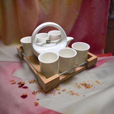 СЕРВИЗ ЗА КАФЕ / ЧАЙ С ЧАЙНИК И ПОДНОС - БЯЛА МАГИЯ